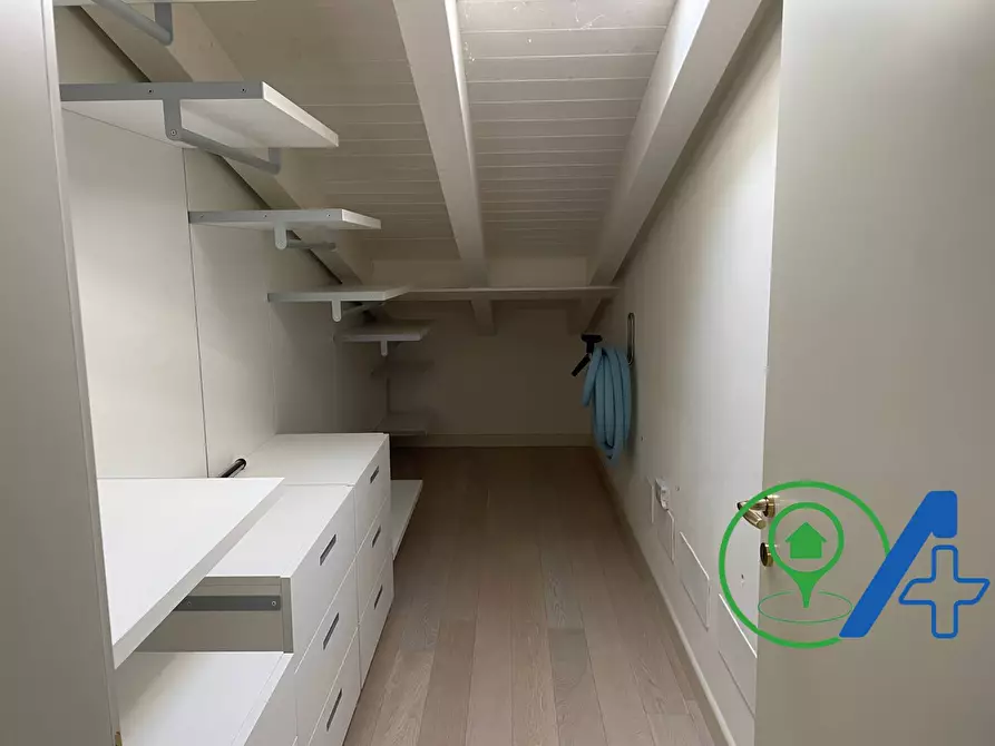 Immagine 18 di Villa in vendita  a Desenzano Del Garda