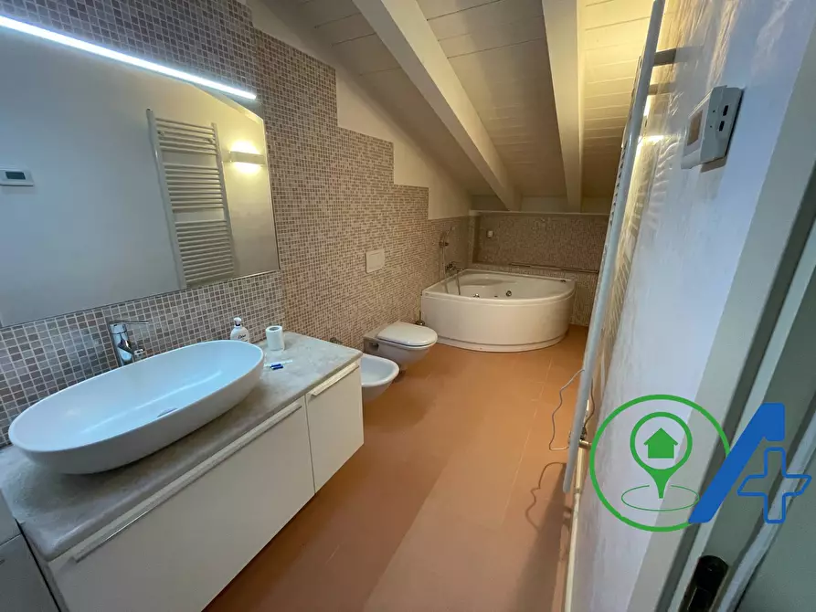 Immagine 19 di Villa in vendita  a Desenzano Del Garda