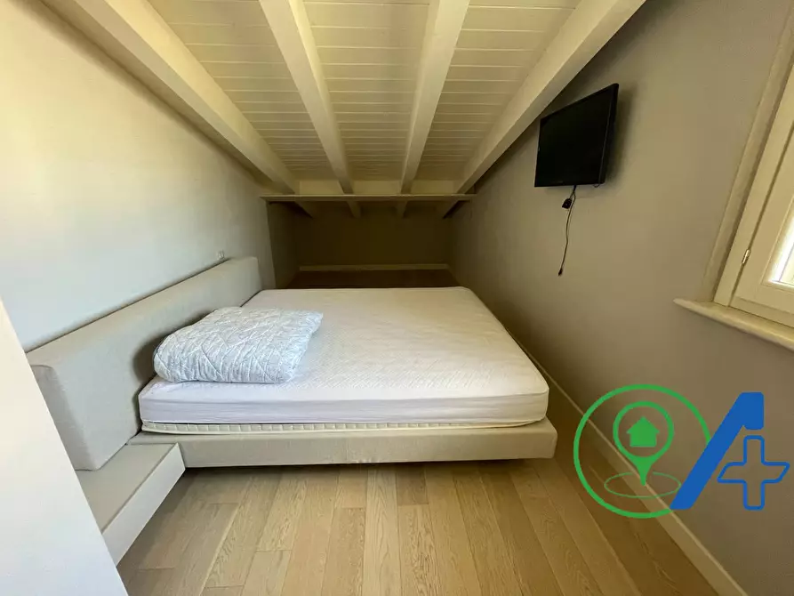 Immagine 21 di Villa in vendita  a Desenzano Del Garda