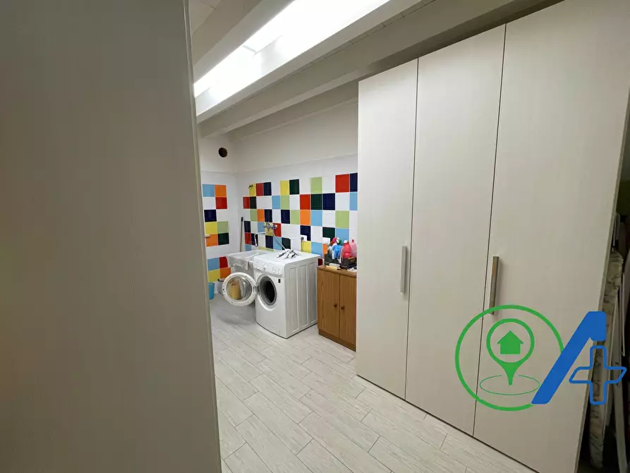 Immagine 29 di Villa in vendita  a Desenzano Del Garda