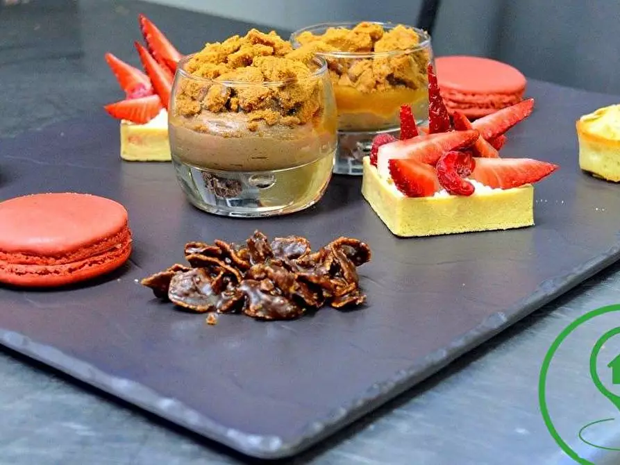 Immagine 5 di Attività commerciale in vendita  a Desenzano Del Garda