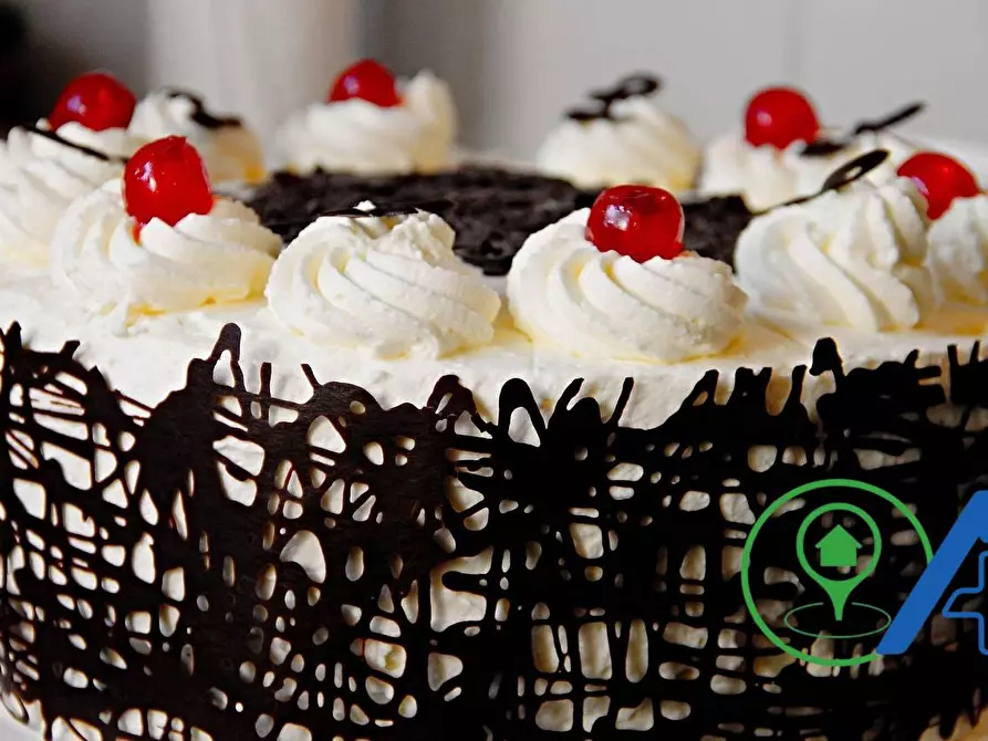 Immagine 3 di Attività commerciale in vendita  a Desenzano Del Garda