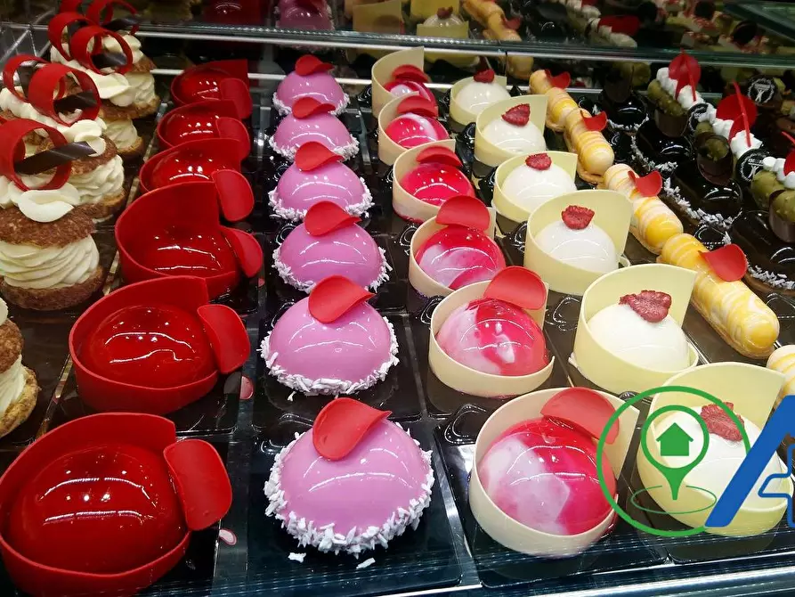 Immagine 1 di Attività commerciale in vendita  a Desenzano Del Garda