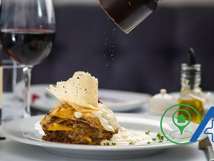 Immagine 8 di Attività commerciale in vendita  a Gardone Riviera