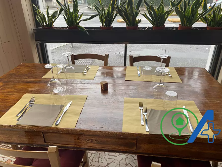 Immagine 10 di Attività commerciale in vendita  a Brescia