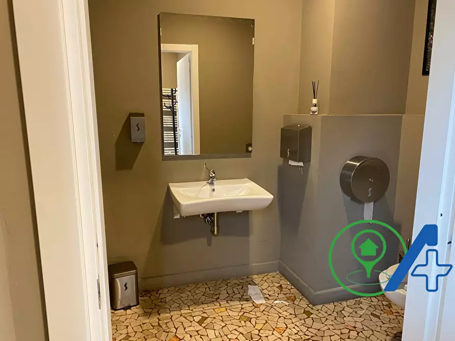 Immagine 27 di Attività commerciale in vendita  a Brescia