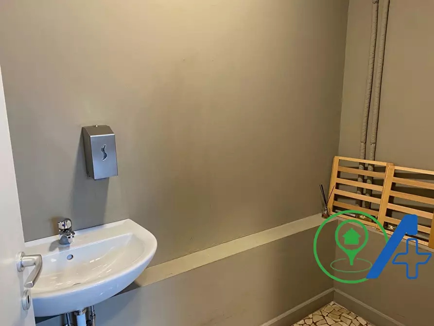 Immagine 28 di Attività commerciale in vendita  a Brescia