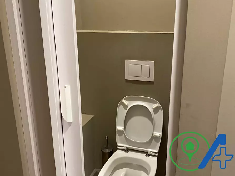 Immagine 29 di Attività commerciale in vendita  a Brescia