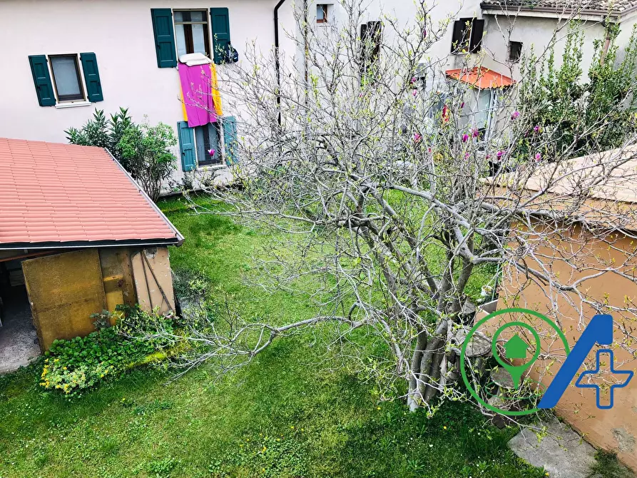 Immagine 8 di Villa in vendita  in via botturi a Castiglione Delle Stiviere