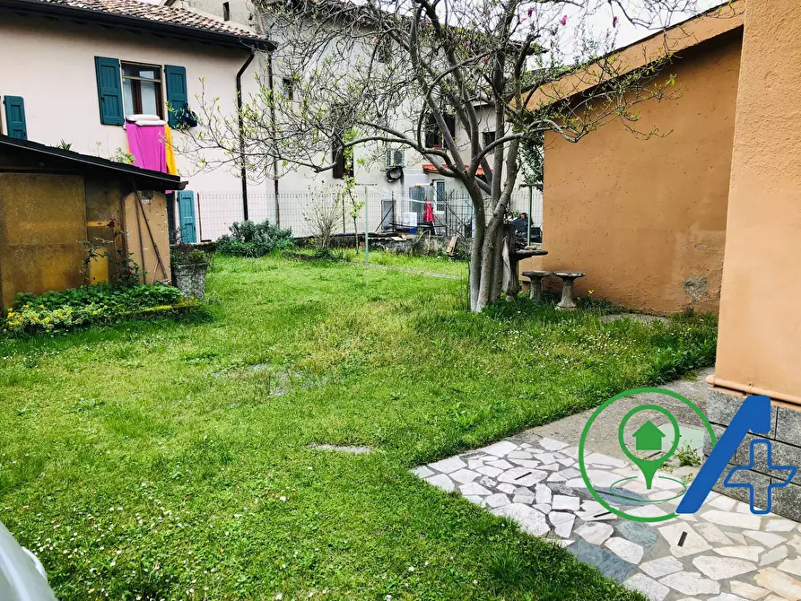 Immagine 2 di Villa in vendita  in via botturi a Castiglione Delle Stiviere