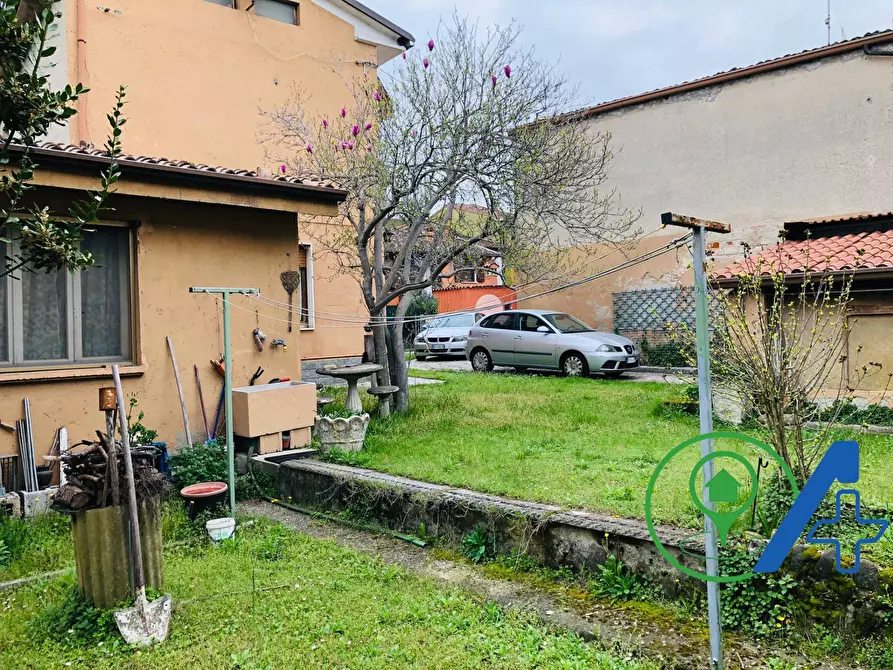 Immagine 4 di Villa in vendita  in via botturi a Castiglione Delle Stiviere