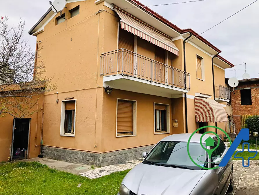 Immagine 3 di Villa in vendita  in via botturi a Castiglione Delle Stiviere