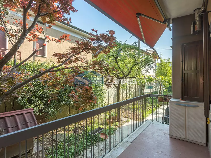 Immagine 10 di Villa in vendita  in Via Costantina a Bergamo