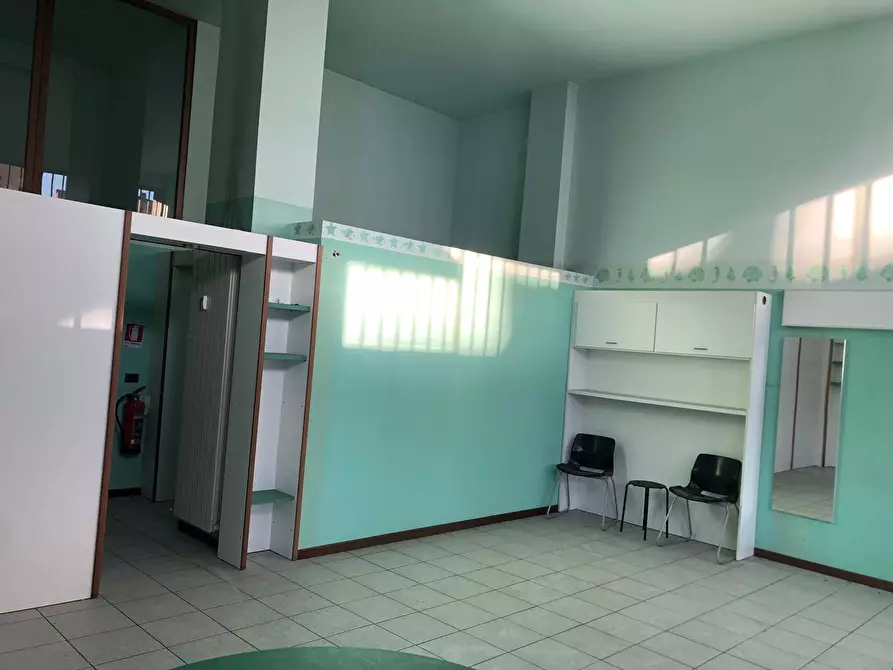 Immagine 3 di Negozio in vendita  in Via Giovanni Carnovali a Bergamo