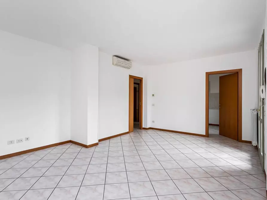 Immagine 5 di Appartamento in vendita  in Via Roma a Stezzano