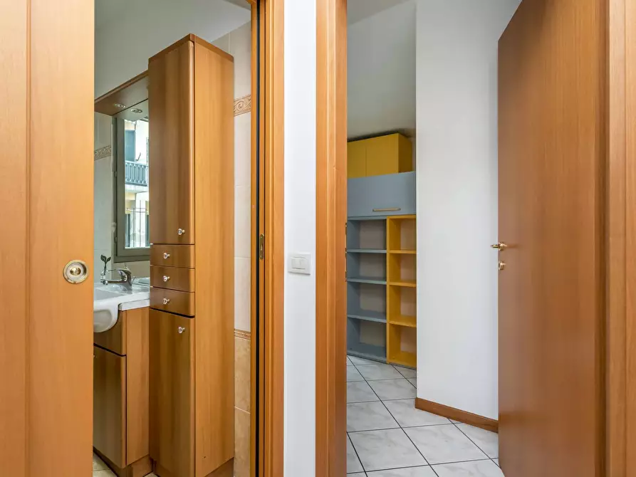 Immagine 10 di Appartamento in vendita  in Via Roma a Stezzano