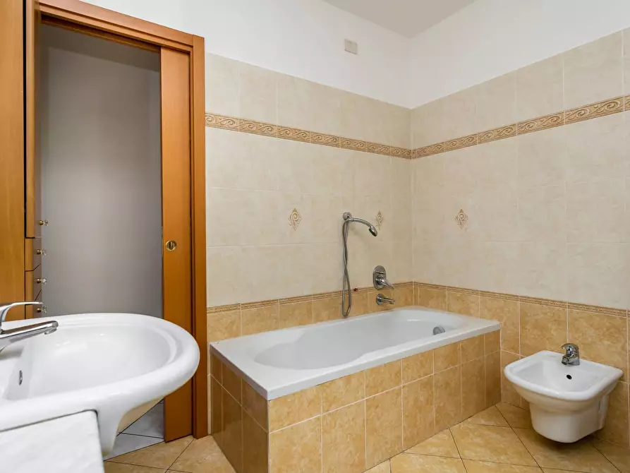 Immagine 14 di Appartamento in vendita  in Via Roma a Stezzano