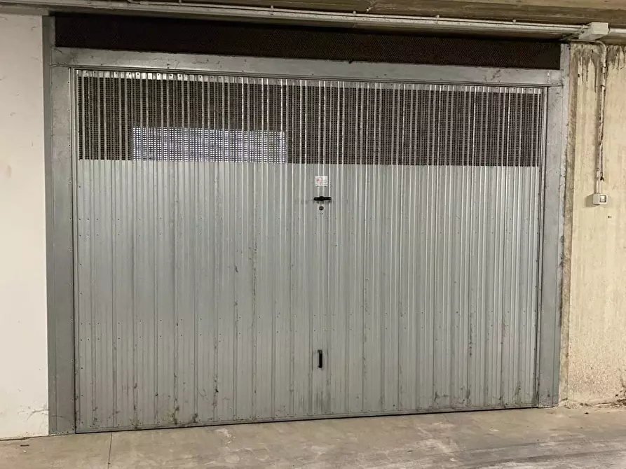 Immagine 2 di Box auto in vendita  in Viale Europa a Magliano Di Tenna