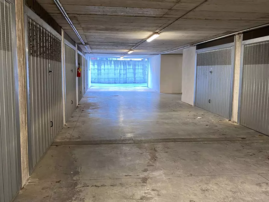 Immagine 6 di Box auto in vendita  in Viale Europa a Magliano Di Tenna