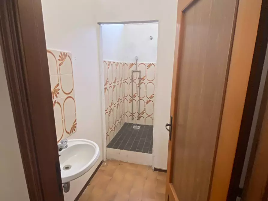 Immagine 14 di Attività commerciale in affitto  in via Leonardo da Vinci a Montegiorgio