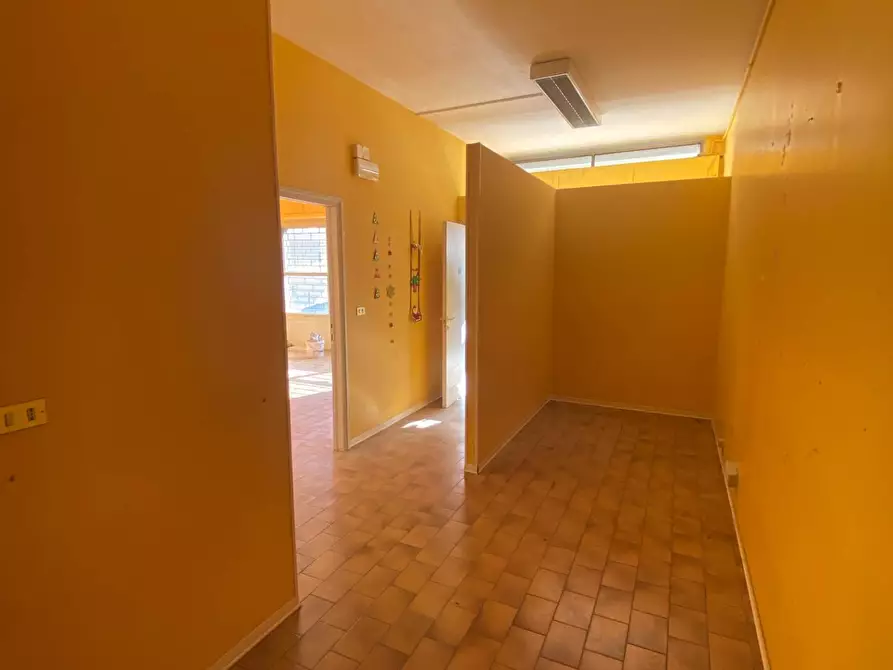 Immagine 11 di Attività commerciale in affitto  in via Leonardo da Vinci a Montegiorgio
