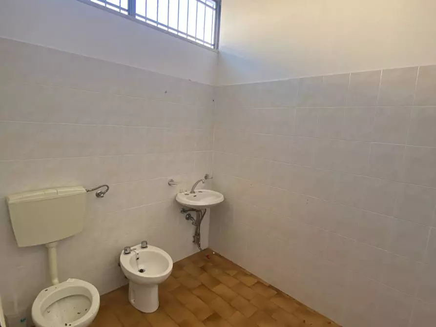 Immagine 15 di Attività commerciale in affitto  in via Leonardo da Vinci a Montegiorgio