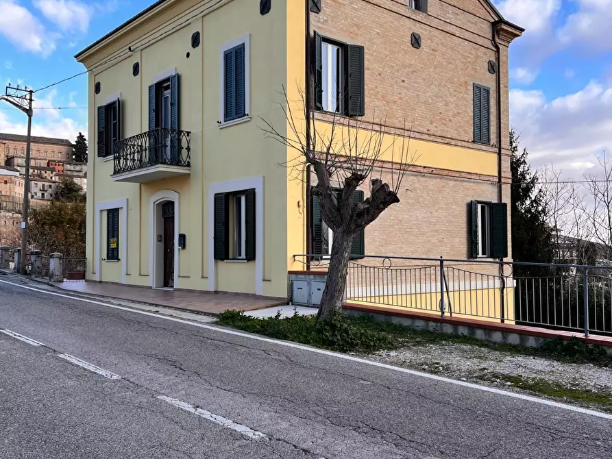 Immagine 1 di Casa indipendente in vendita  in Viale Ugolino a Montegiorgio