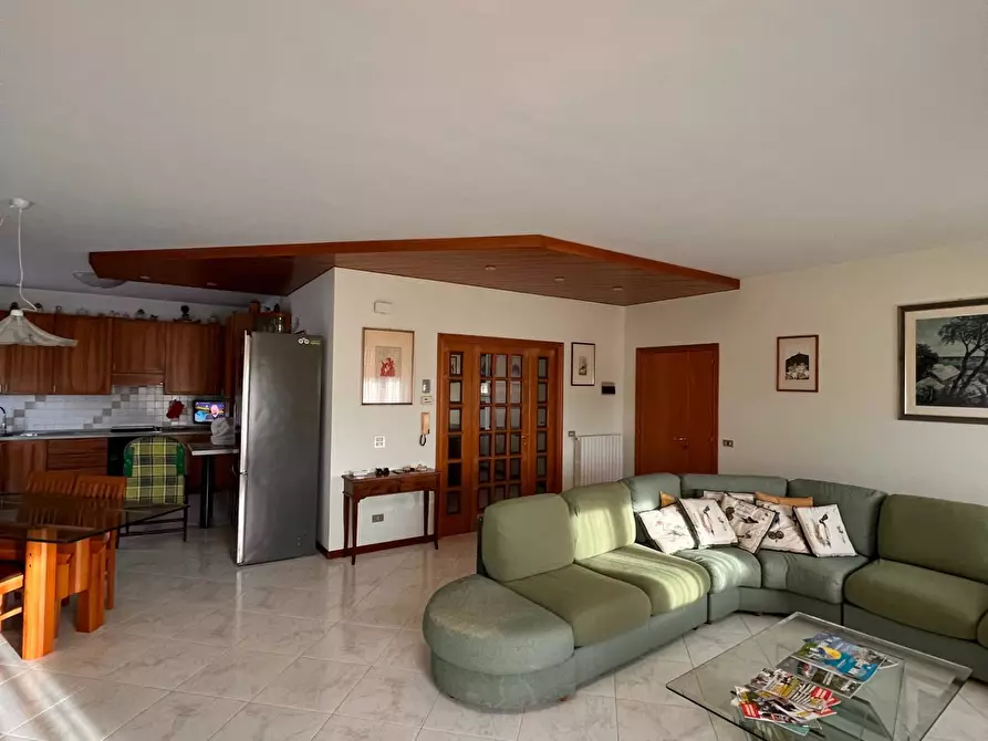 Immagine 1 di Appartamento in vendita  in contrada Tenna a Rapagnano