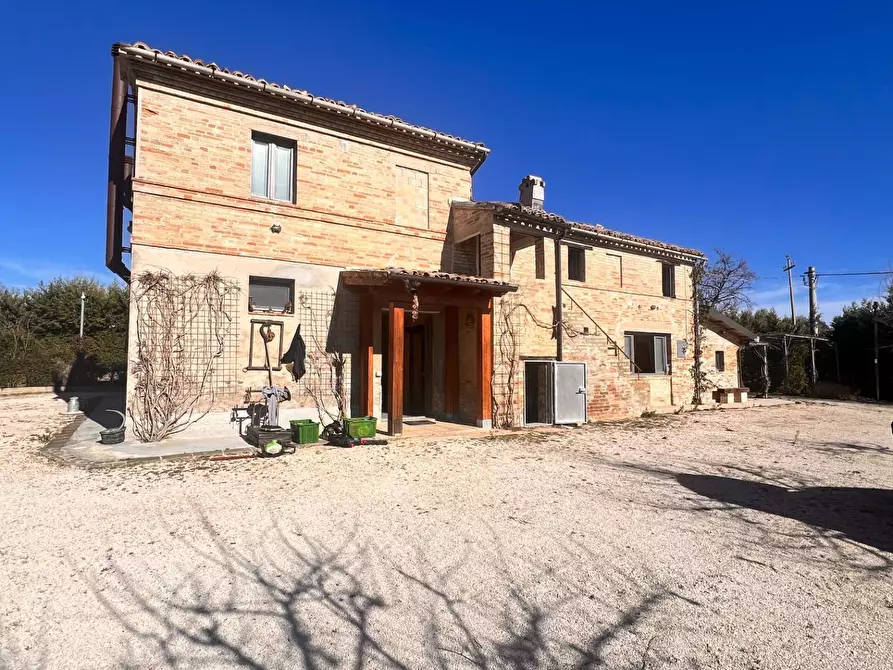 Immagine 15 di Attività commerciale in vendita  in c.da Montefiore a Recanati