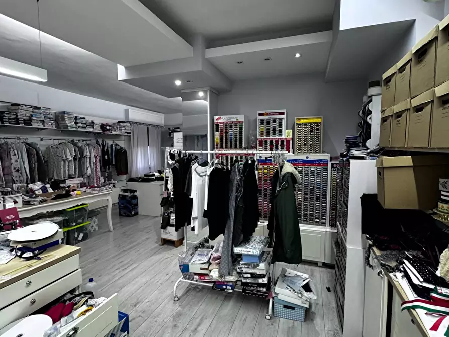Immagine 10 di Locale commerciale in vendita  in XX Giugno a Fermo