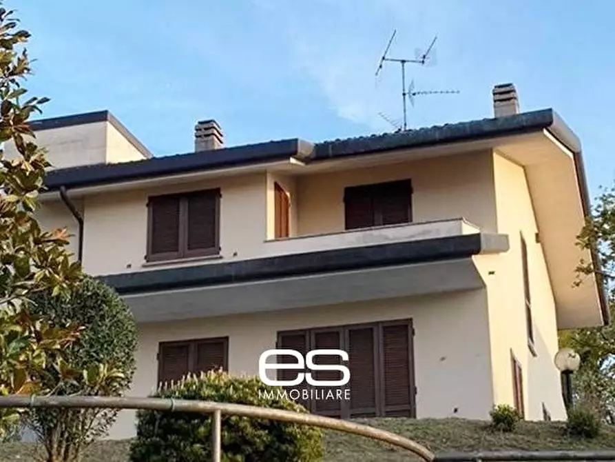 Immagine 1 di Villa in vendita  in Via Provinciale per Colle Brianza a Galbiate