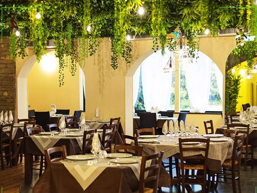 Immagine 2 di Attività commerciale in vendita  a Gallarate