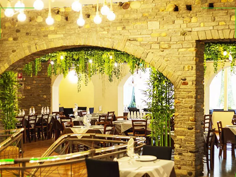 Immagine 4 di Attività commerciale in vendita  a Gallarate