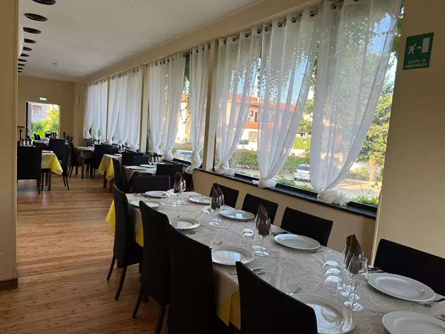 Immagine 3 di Attività commerciale in vendita  a Gallarate