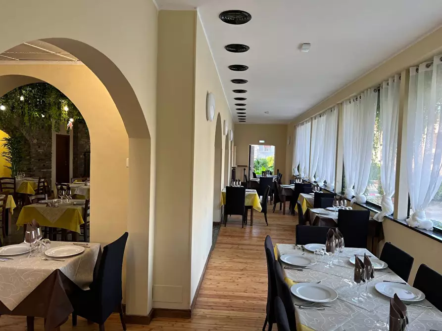 Immagine 5 di Attività commerciale in vendita  a Gallarate