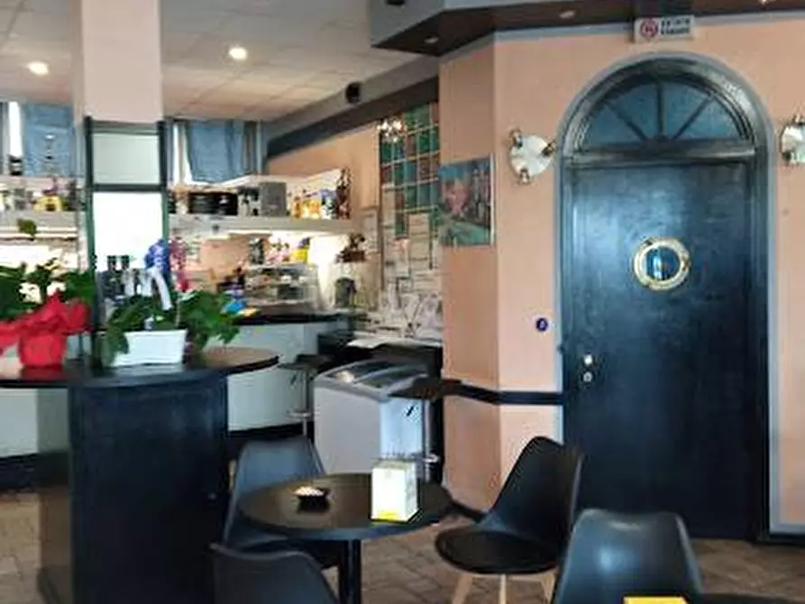 Immagine 1 di Bar / Ristorante in vendita  a Legnano