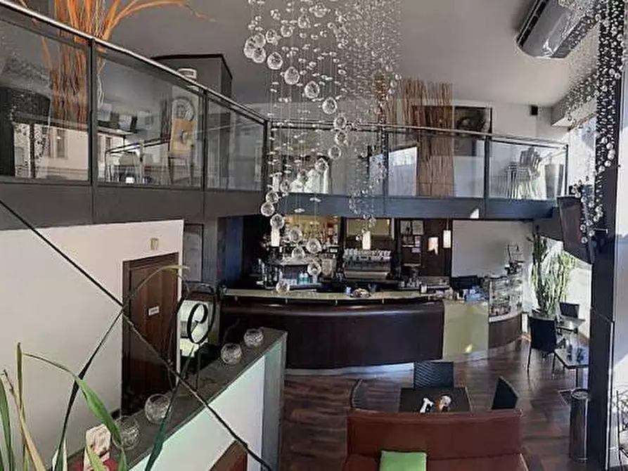 Immagine 1 di Bar / Ristorante in vendita  a Legnano