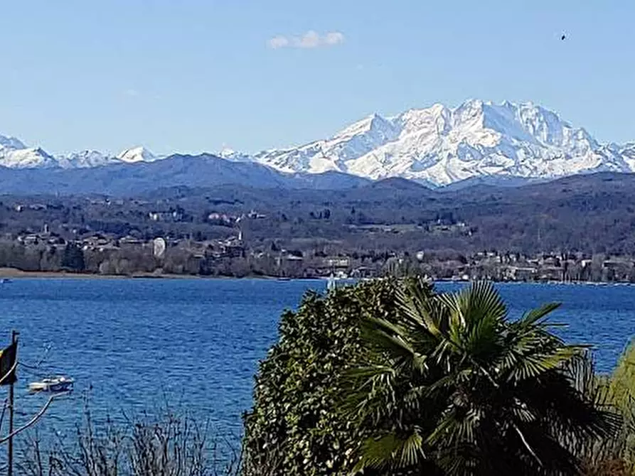 Immagine 2 di Attività commerciale in vendita  a Sesto Calende