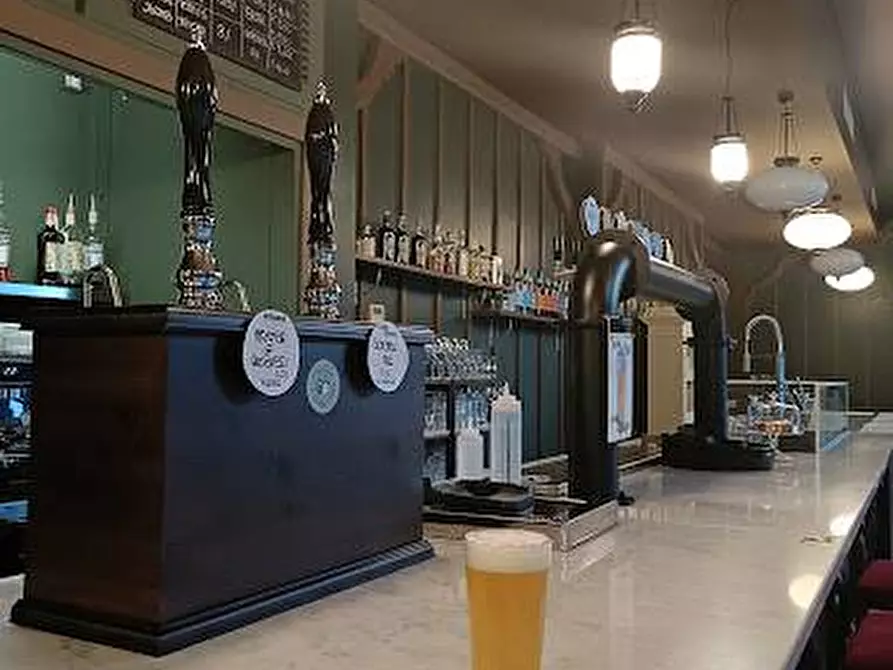 Immagine 1 di Attività commerciale in vendita  a Saronno