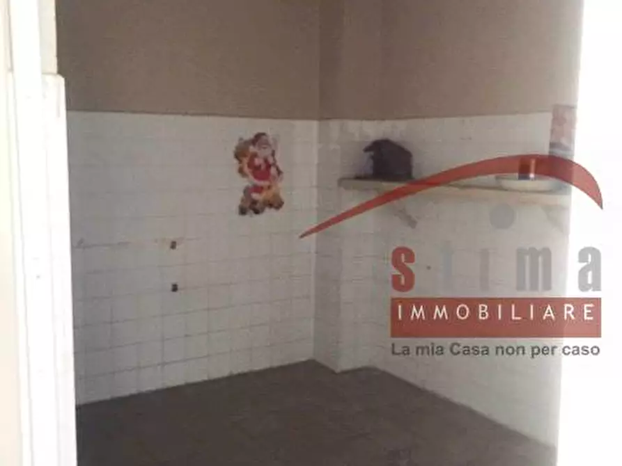Immagine 4 di Locale commerciale in vendita  in largo leonardo da vinci a Siracusa