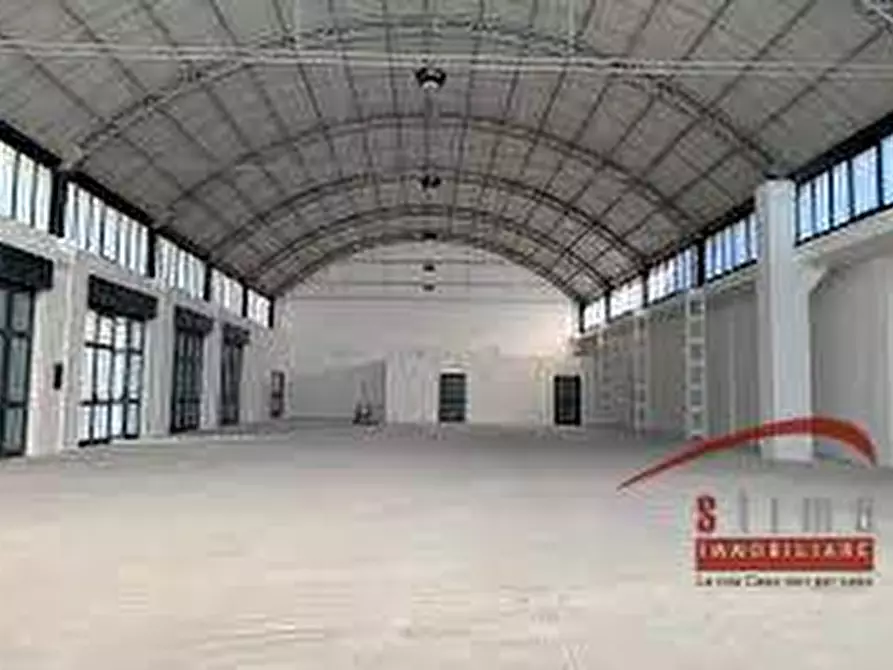 Immagine 2 di Capannone industriale in vendita  in strada statale 114 a Siracusa