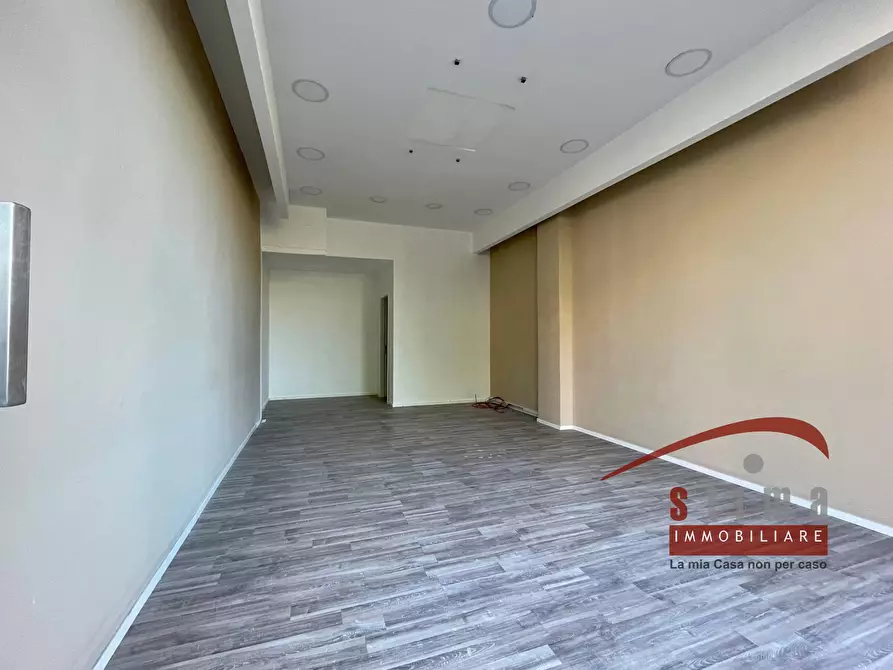 Immagine 5 di Locale commerciale in affitto  in via tevere a Siracusa