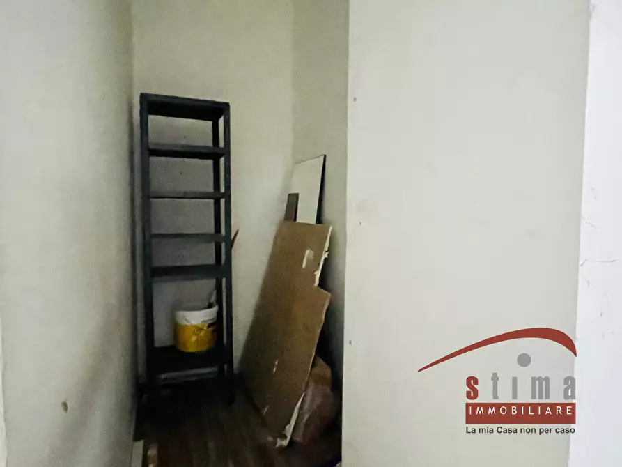 Immagine 10 di Locale commerciale in affitto  in via tevere a Siracusa