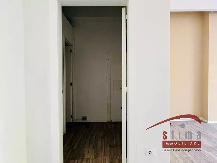 Immagine 7 di Locale commerciale in affitto  in via tevere a Siracusa