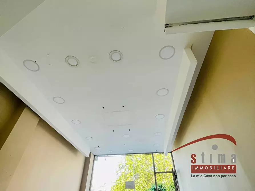 Immagine 11 di Locale commerciale in affitto  in via tevere a Siracusa