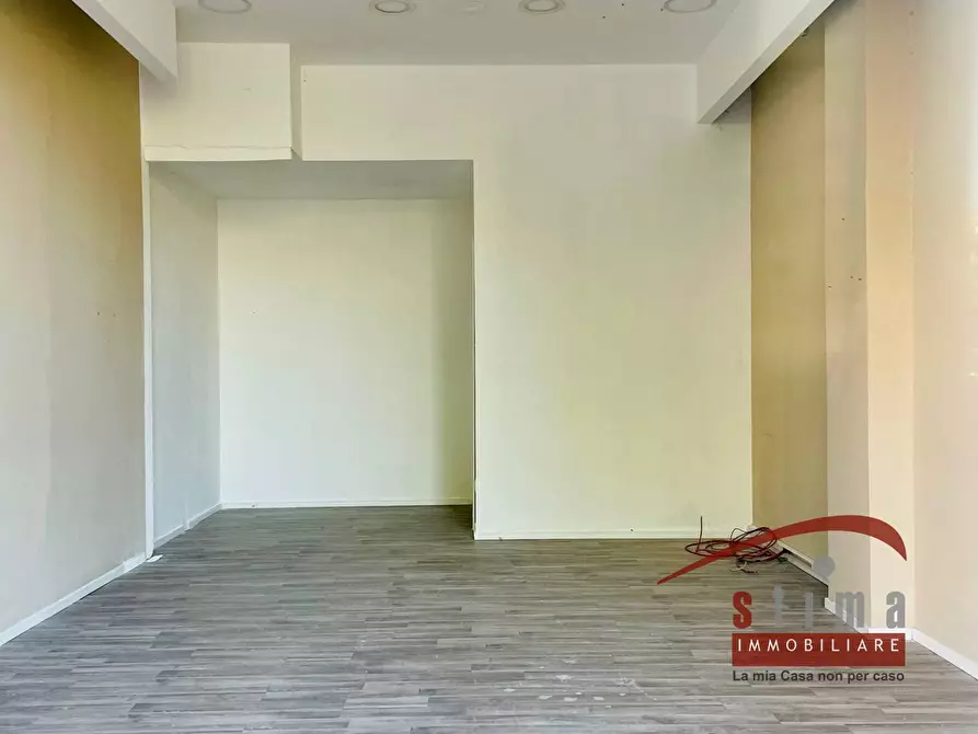 Immagine 4 di Locale commerciale in affitto  in via tevere a Siracusa