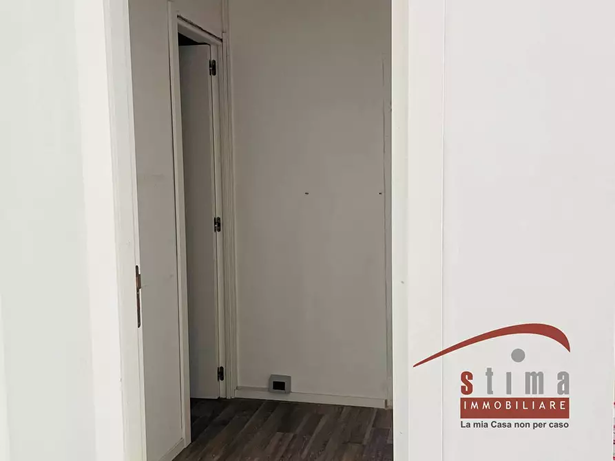 Immagine 14 di Locale commerciale in affitto  in via tevere a Siracusa