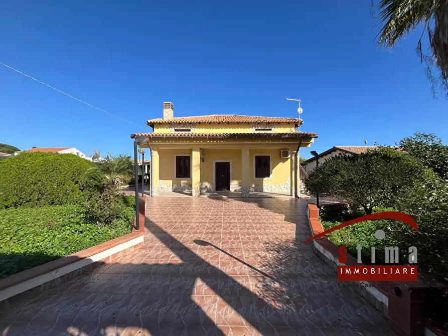 Immagine 1 di Villa in vendita  in via del berillio a Siracusa