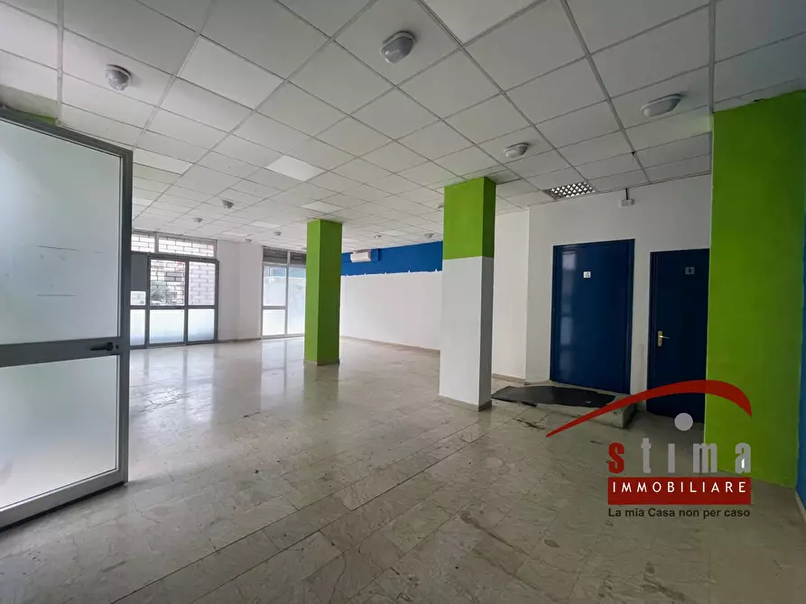 Immagine 17 di Locale commerciale in affitto  in via polibio a Siracusa