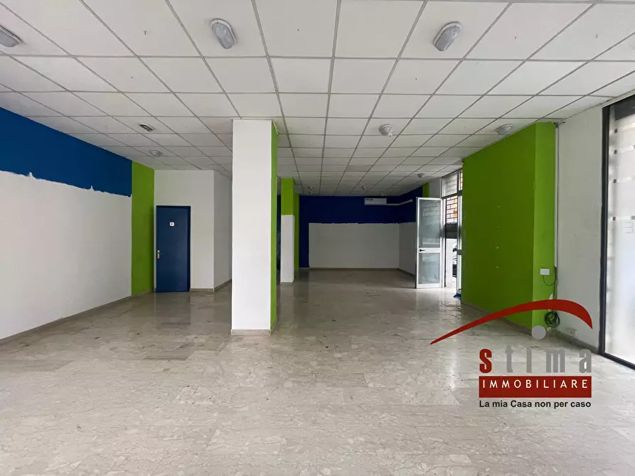 Immagine 19 di Locale commerciale in affitto  in via polibio a Siracusa